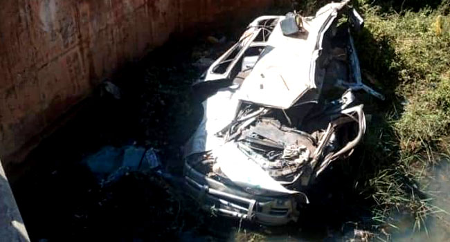 The vehicle conveying some Kano State indigenes from Abuja to Kano crashed on a highway in Kaduna State.